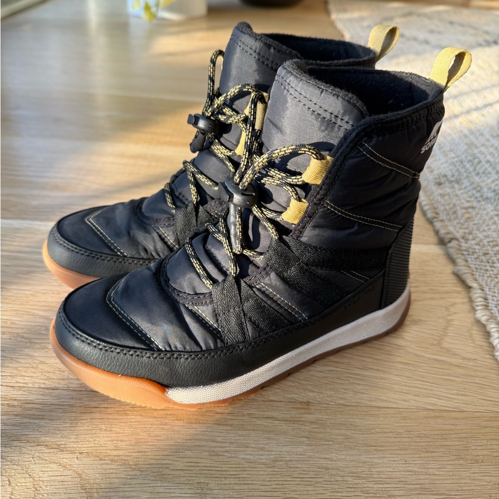 Girls Sorel Whitney II Boot Size 3 BRAND NEW